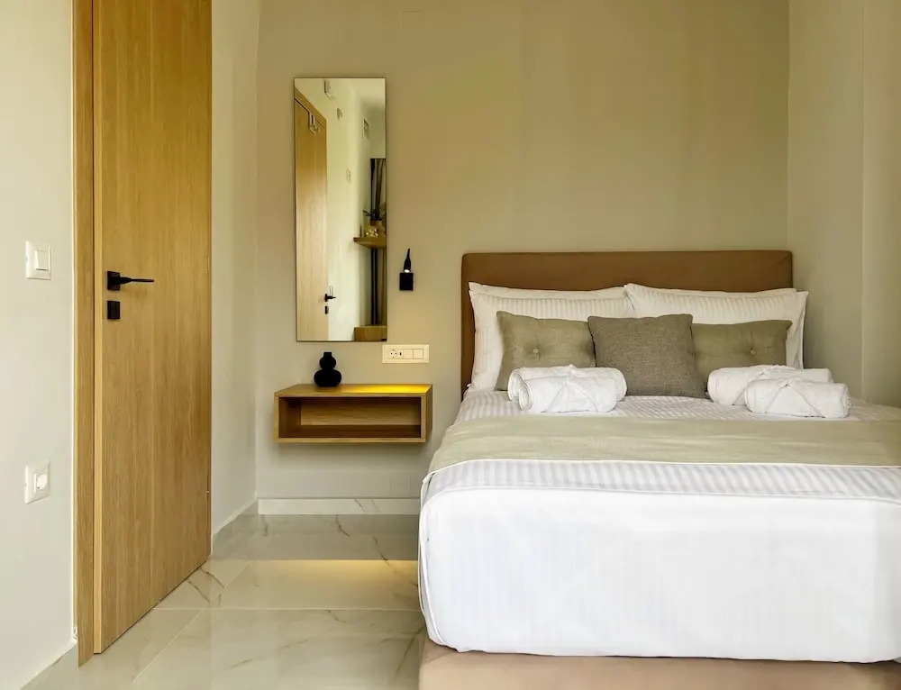 B&K ROOMS