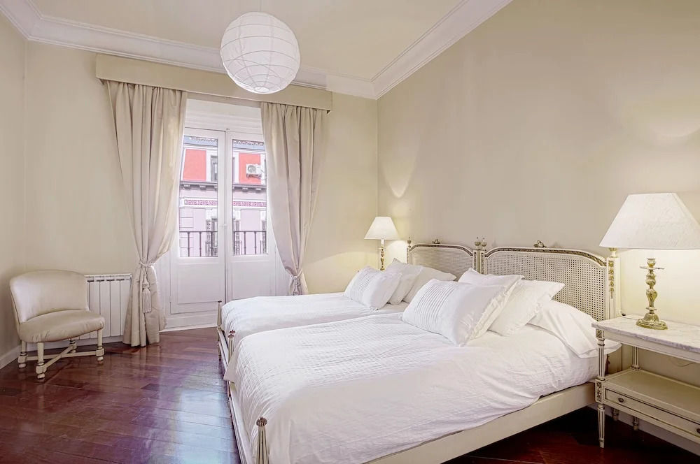 Wonderful 3 Bd Apartm in Prime Location. Plaza Mayor