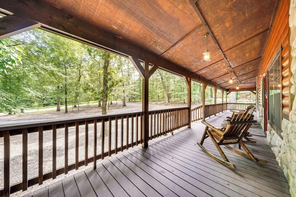 Hot Tub + Game Room: Family Retreat in Broken Bow