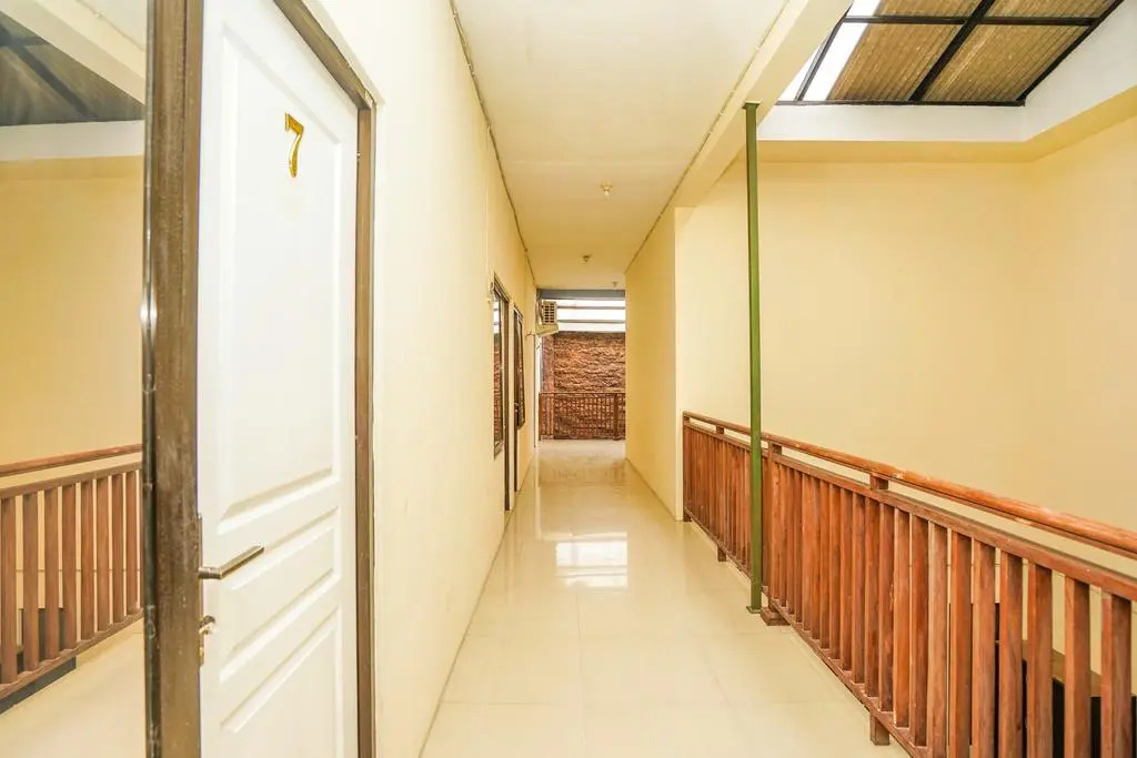 OYO 494 Nadia Homestay Syariah Near RSU Premier Surabaya Kota Surabaya