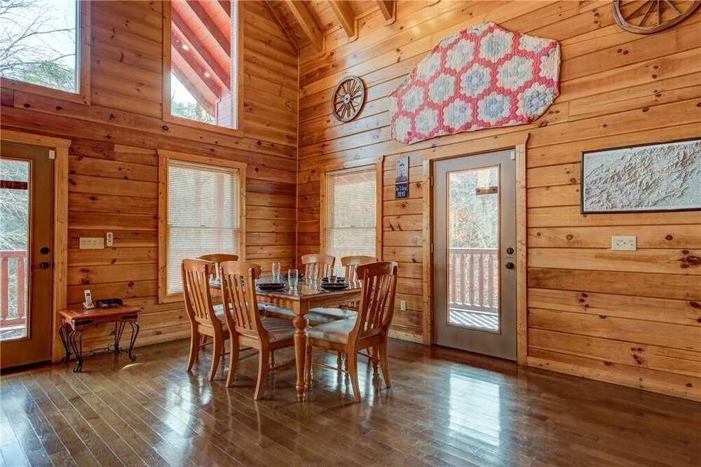 Take It Easy 3 Bedroom Home with Hot Tub