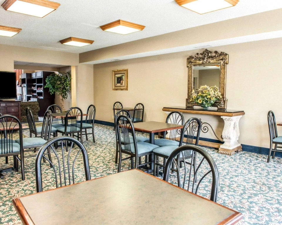 Comfort Suites Auburn near I-69