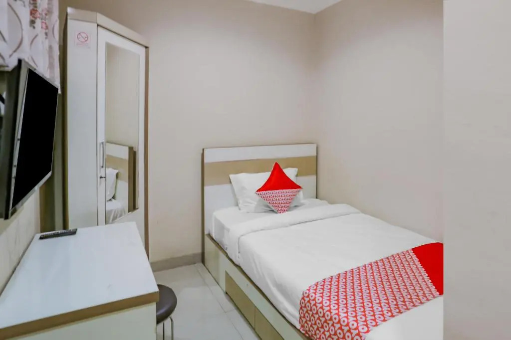 RedDoorz Syariah near Stasiun Karet
