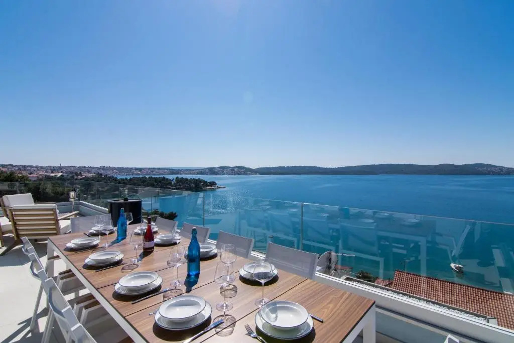 Seafront Luxury Apartments Fun