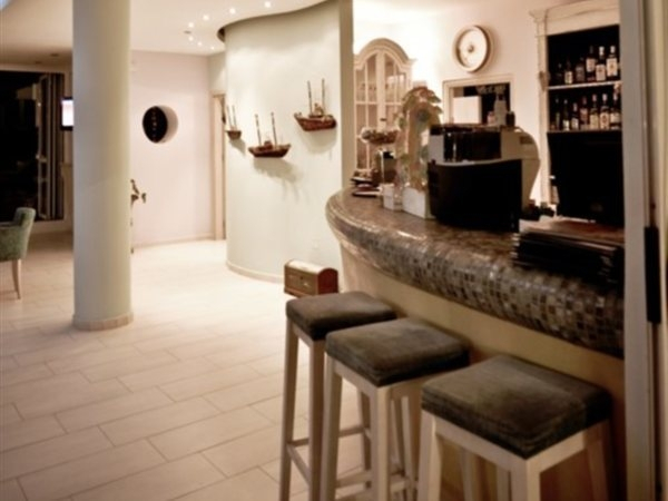 Mari Apartments