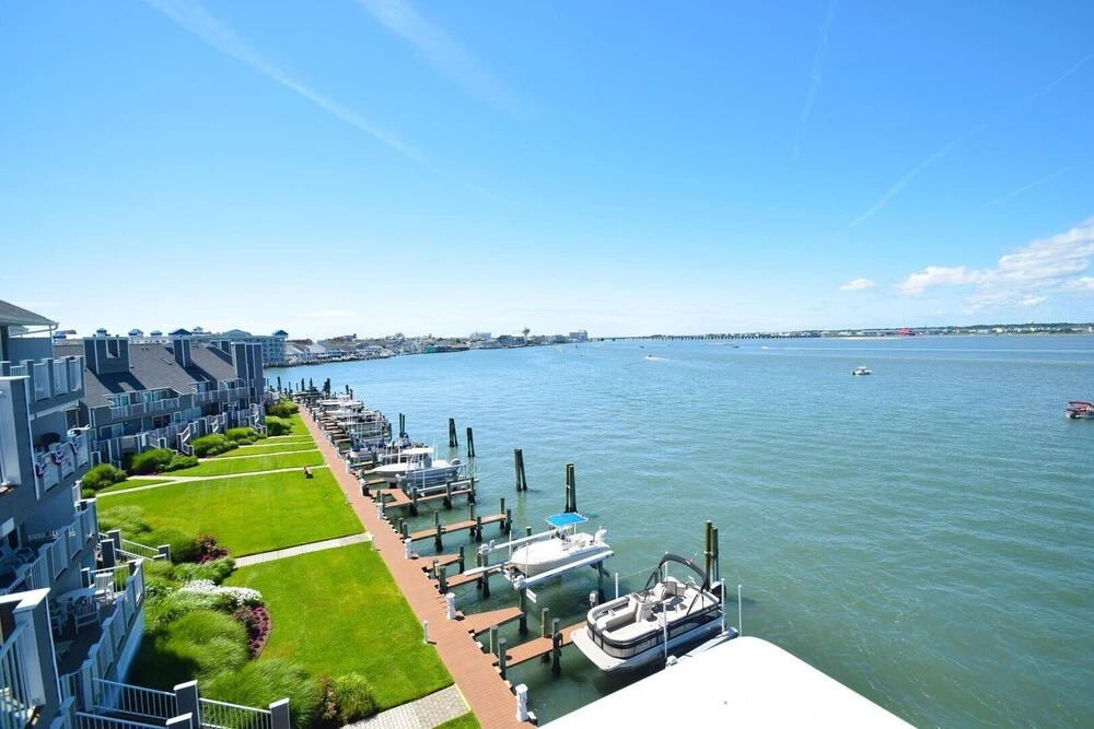 Harbour Island 406k 2 Bedroom Condo by RedAwning