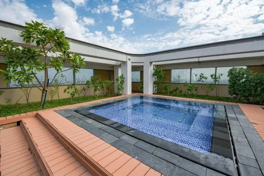 Luxury Apartment Steps Away From Everything!