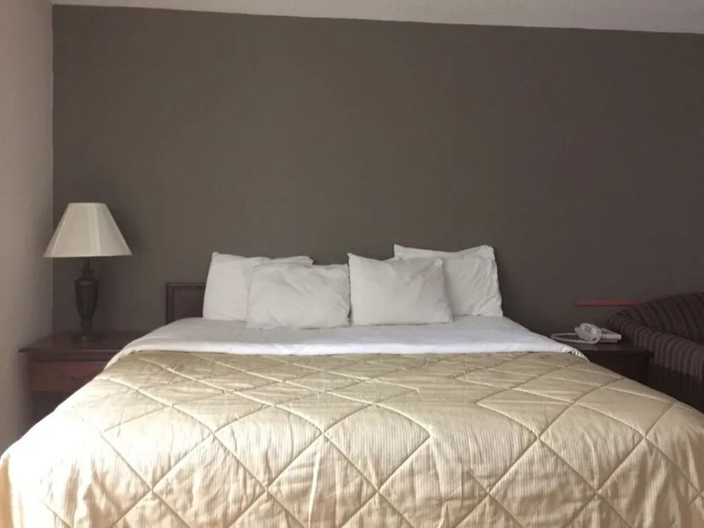 Rodeway Inn On The Parkway