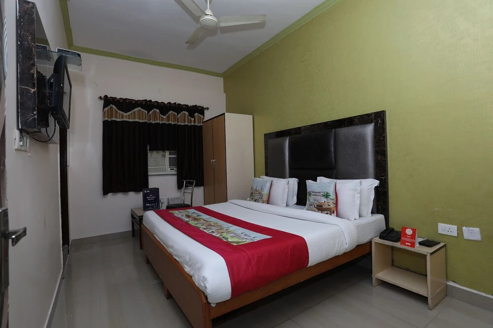 OYO 10347 Hotel Deepak