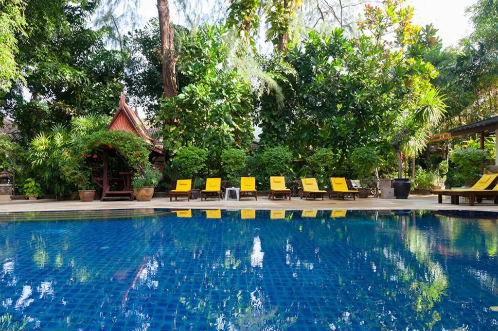 Tropica Bungalow Beach Hotel