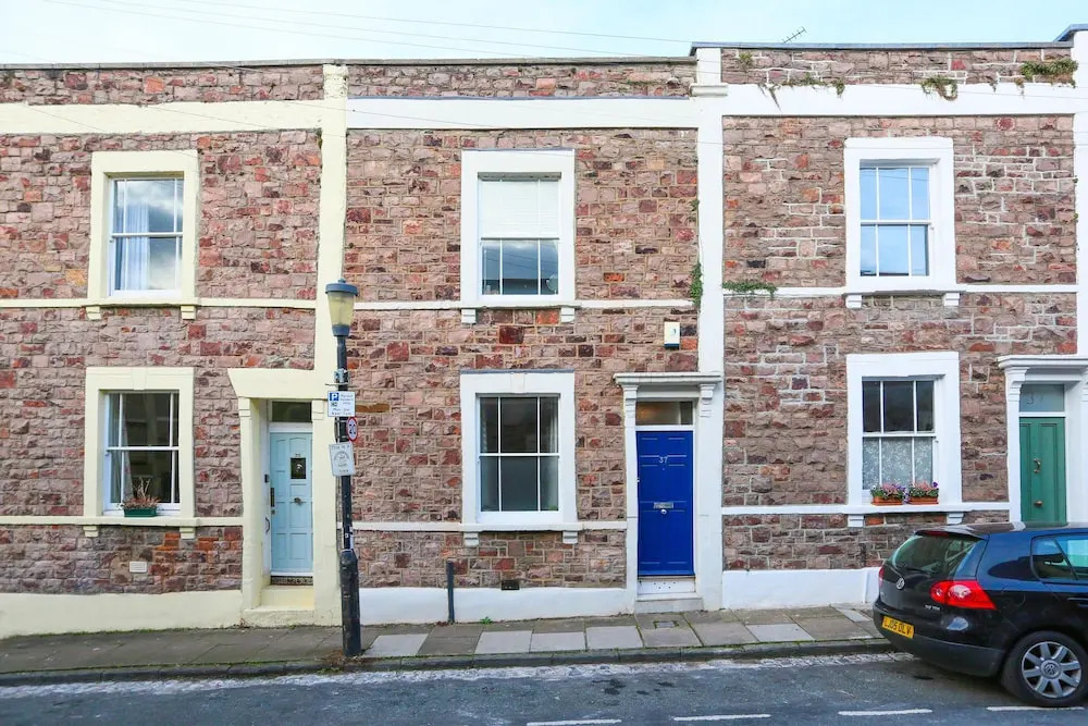 Elegant 2BD House in Colourful Cliftonwood