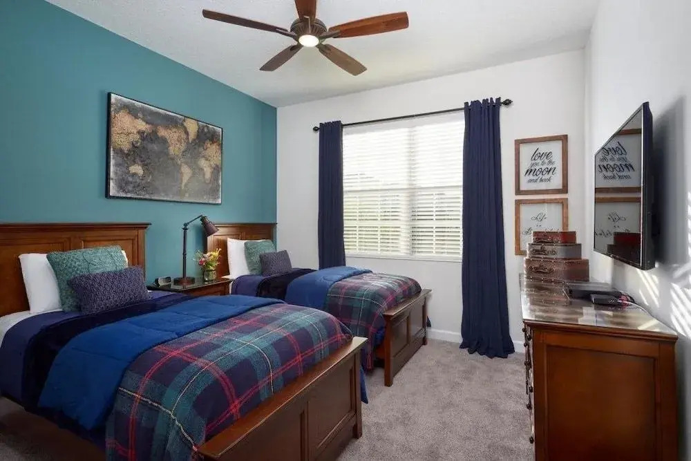 Luxury 5 bedroom home with private pool - 5 Br home by RedAwning