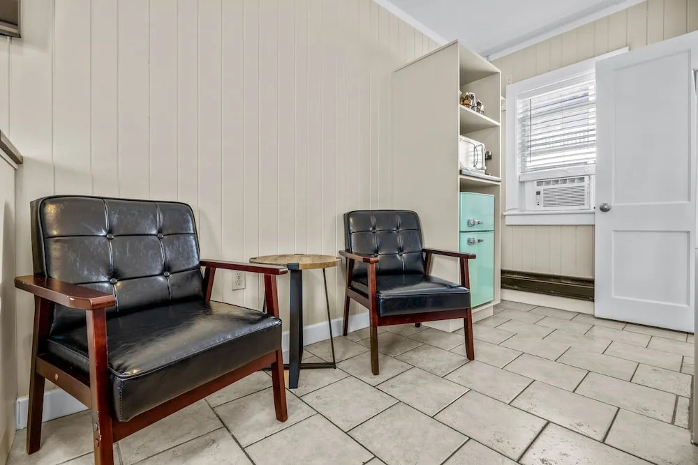 Dolphin Oceanfront Motel - Nags Head