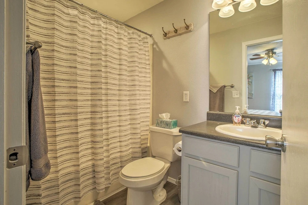 Cozy Condo w/ Pool Access in the Heart of Branson!