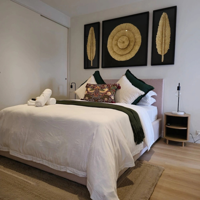 Deluxe 2BR apt Excellent Location Cityviews & Pool