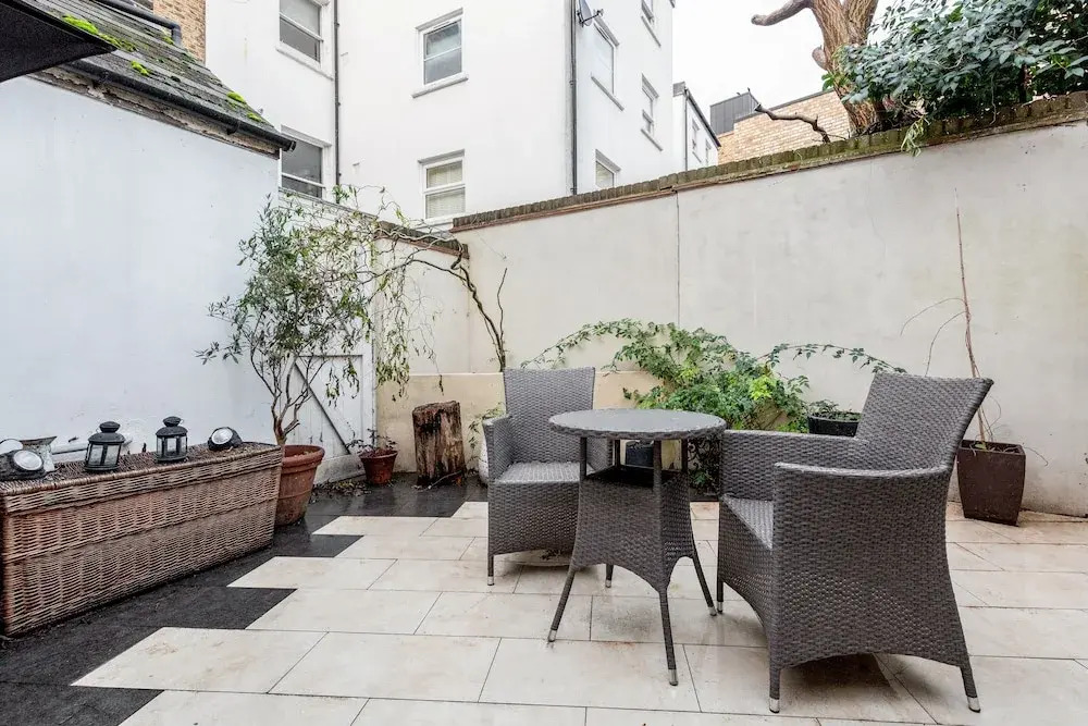 Dashing Duplex Bond Apartment WOOD