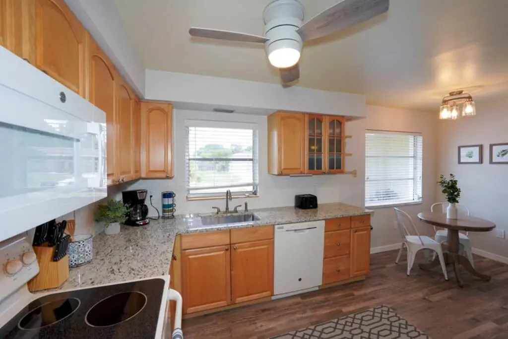 Pool Home - Close to beaches, food, downtown
