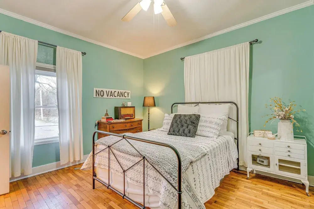 Near Murphy River Walk: Historic Downtown Home!