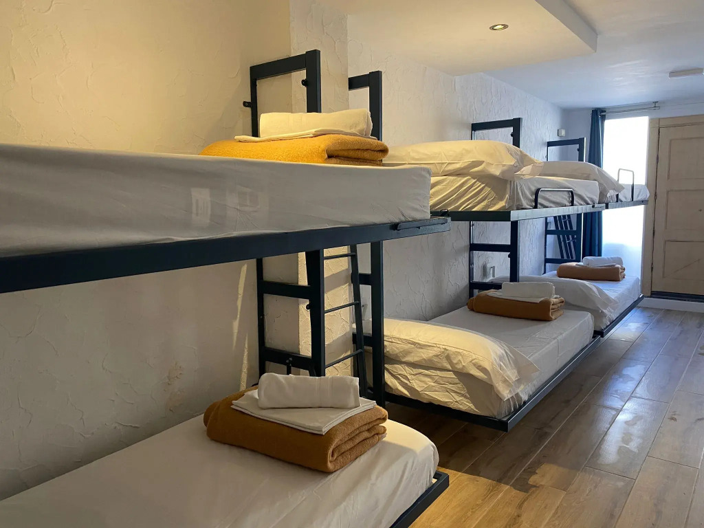 Y Hostel - Albergue Juvenil