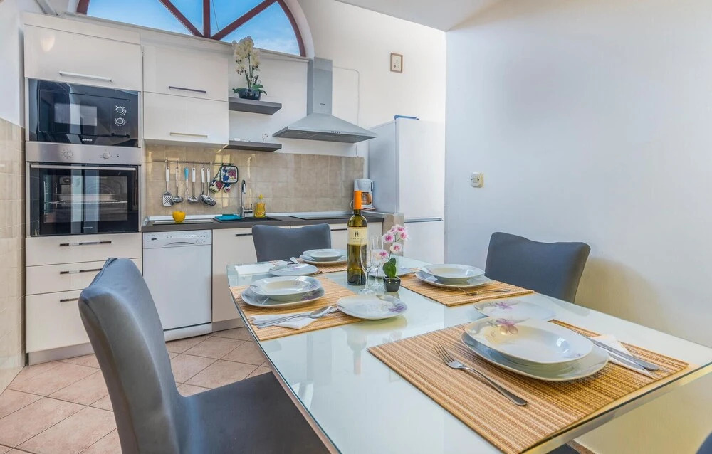 Nice Apartment in Mali Losinj With Wifi and 2 Bedrooms