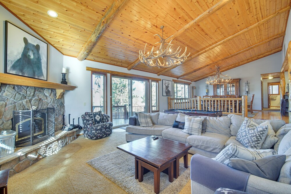 Big Bear Lake Cabin w/ Hot Tub & Gas Fire Pit!