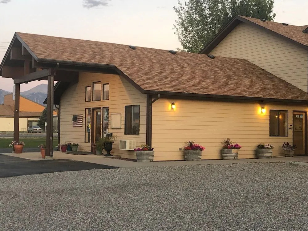 Fan Mountain Inn