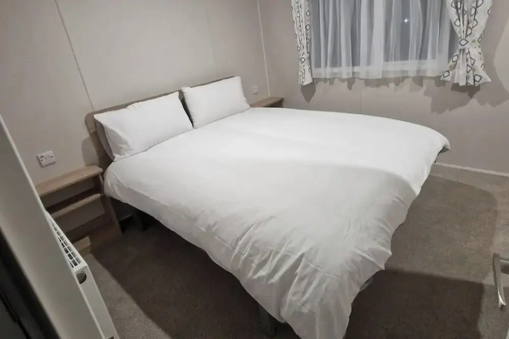 Family Caravan - Sleeps 6 - Pet Friendly - Parking