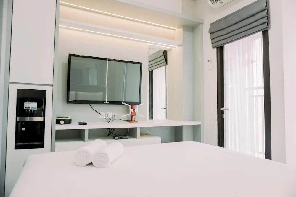 Restful And Well Furnished Studio Transpark Bintaro Apartment
