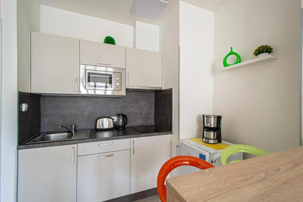 City Center Apartments near Synagogue
