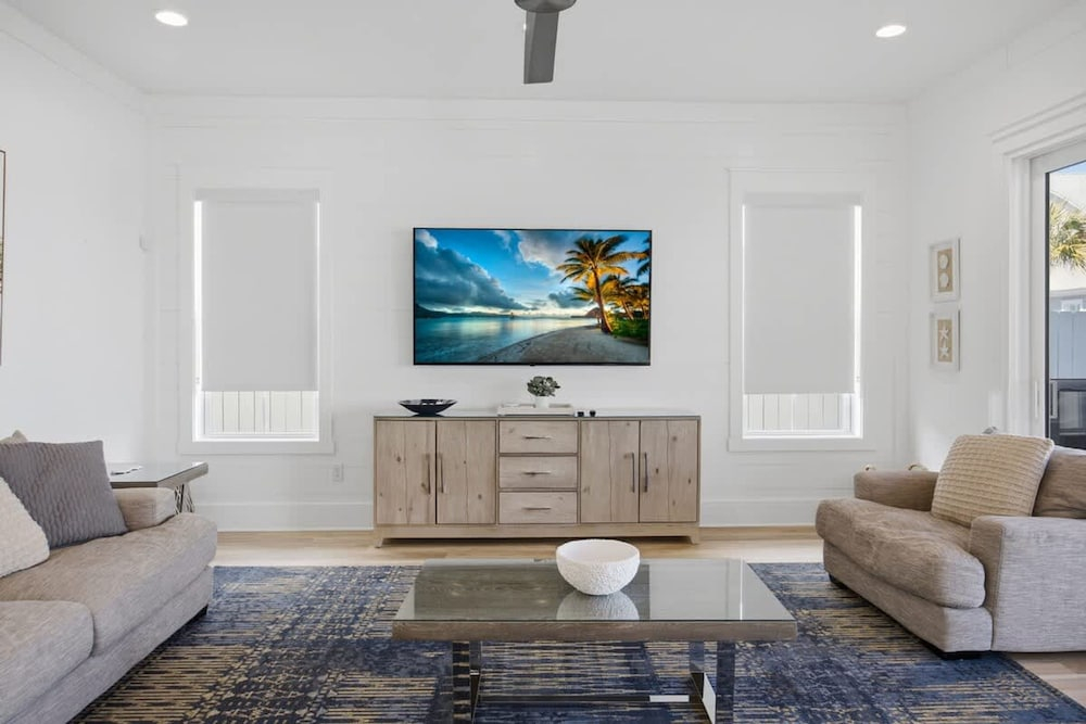 7BR Heart of Home W Pool Near the Beach