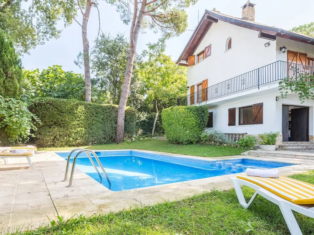 Cute House with Wooden Shutters Large Enclosed Garden near Lloret de Mar
