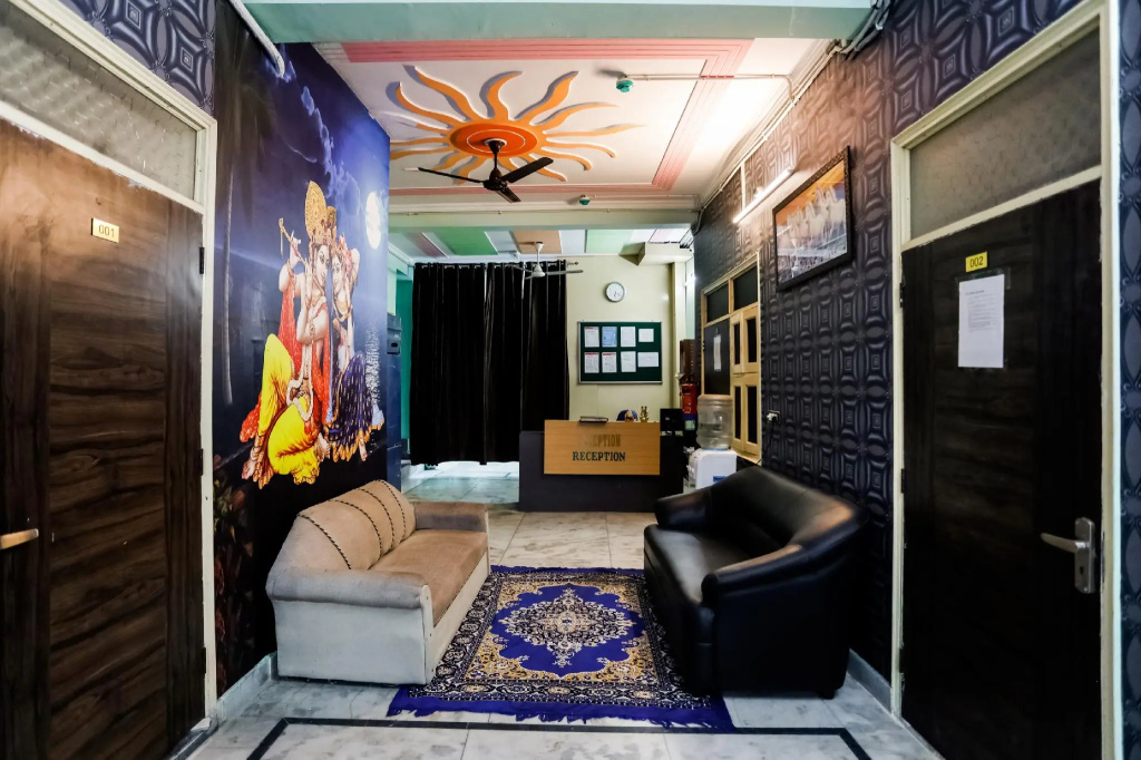 OYO 75131 Bandral Residency