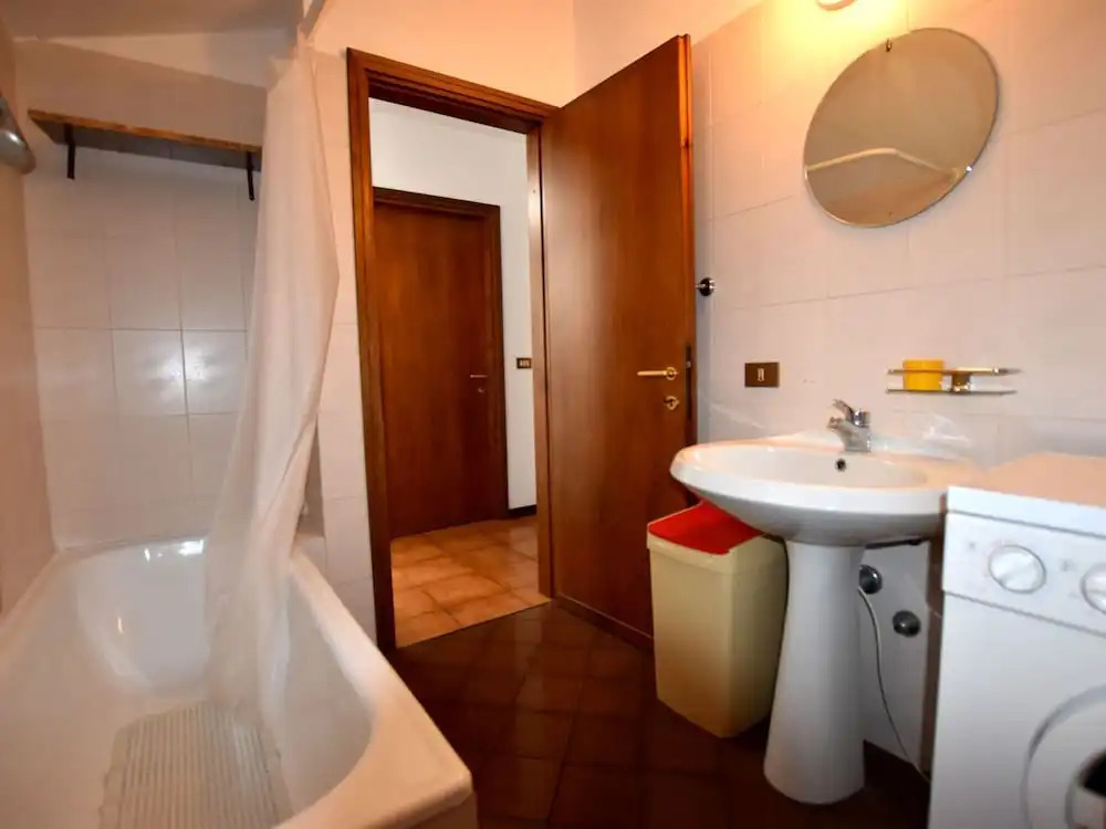 Two-family home with private garden 100 metres from the lake and beach