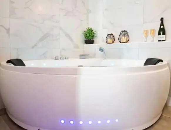 Majord'Home Spa 4*-L'élégance-Balnéo Vieille Ville