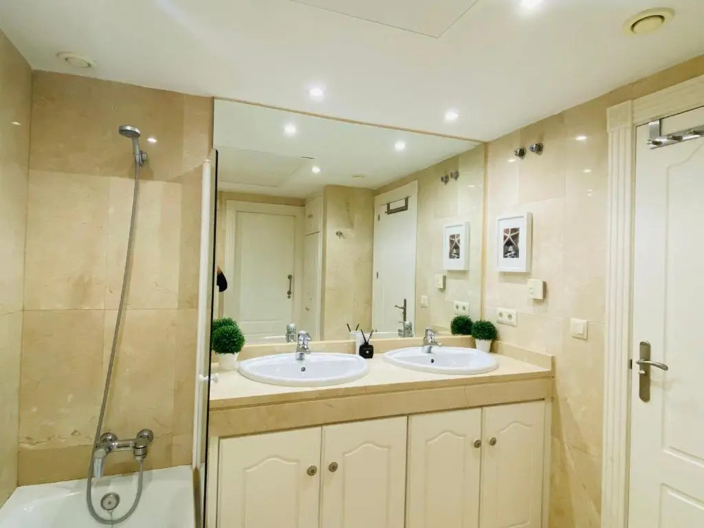 D9 Espectacular y moderno apartamento en primera línea - Estepona - Sinfonia del Mar