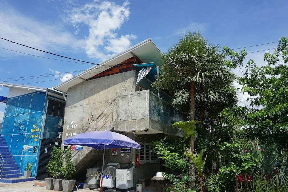 Tummi House