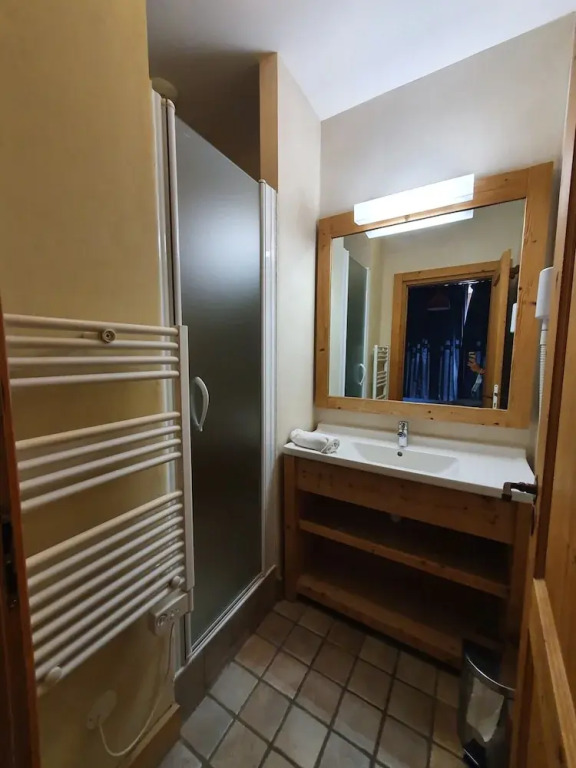 Alpine Apartment for 8 Guests