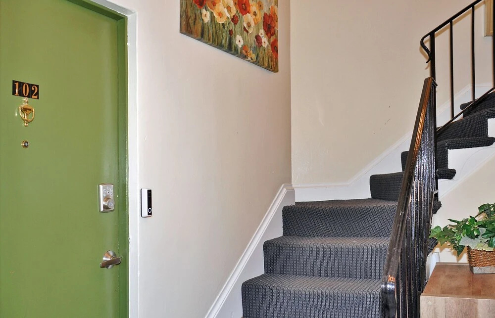 CH5 & CH7 - Majestic View Fully Furnished 1BR Dog Ok