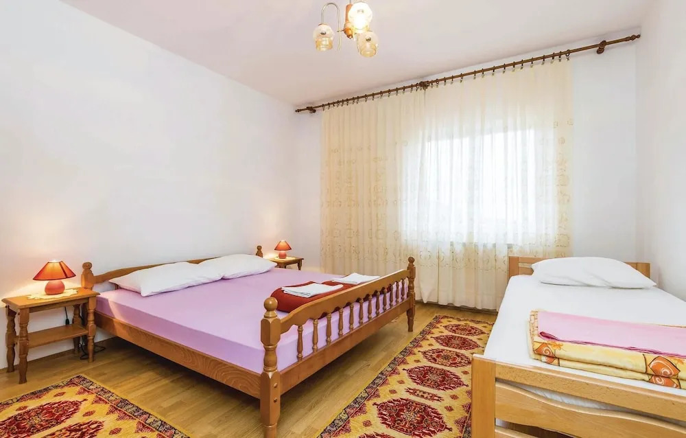 Nice Apartment in Lopci With 2 Bedrooms