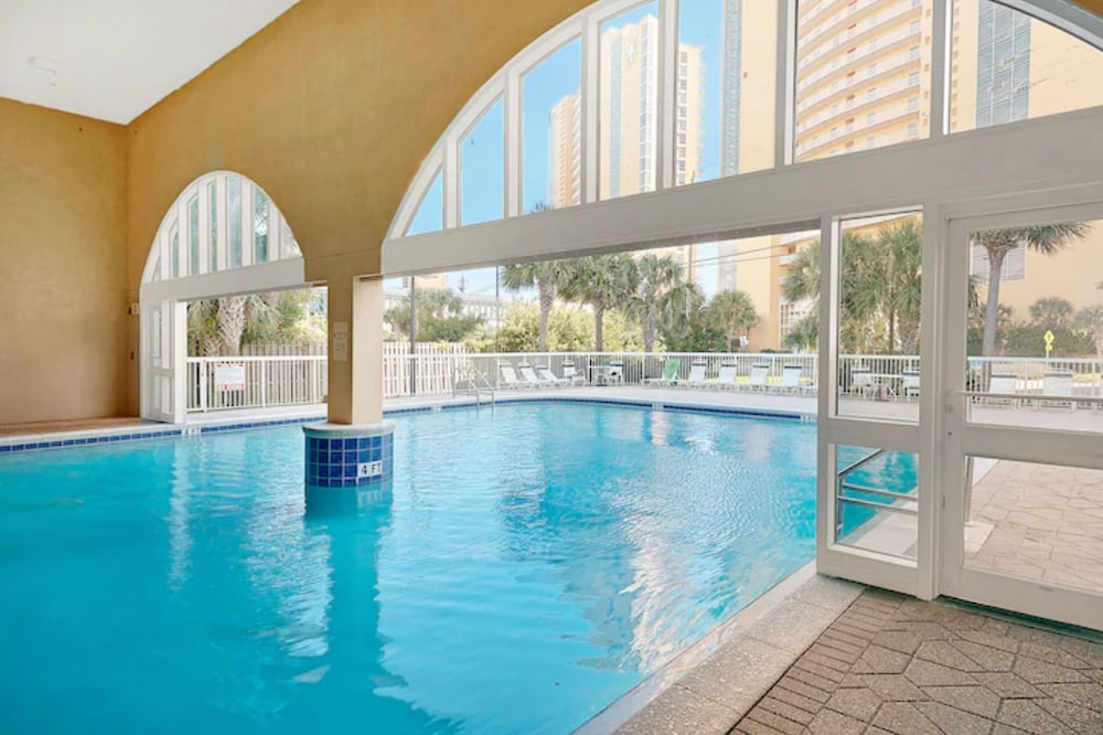 Splash, Relax & Repeat at Dolphin View Retreat! Beachfront! Sleeps 9!