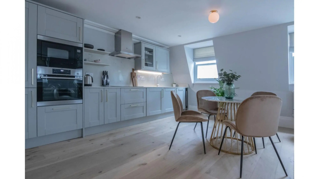 Royal Kensington Penthouse IX- 3 bed