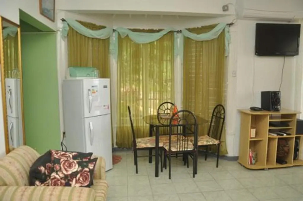 Ocho Rios Ocean Front Luxury Studio Sky Castles 24 hrs sleeps 2