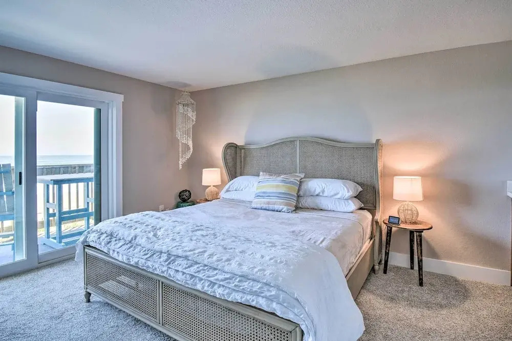 Beachfront Nags Head Condo w/ Private Balcony!