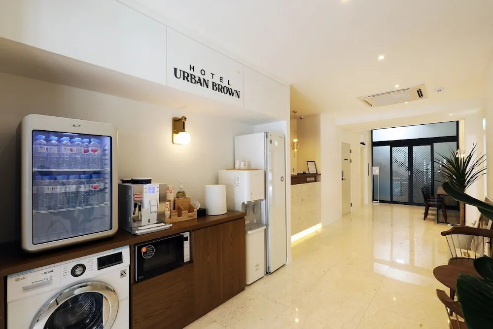 Hotel Urban Brown