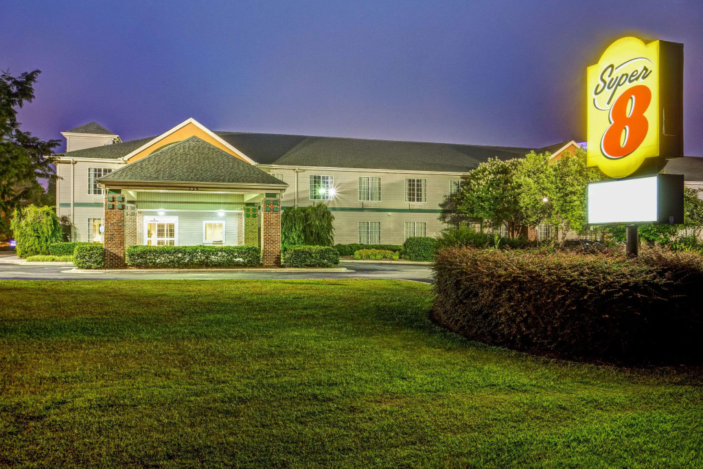 Super 8 by Wyndham Smithfield-Selma