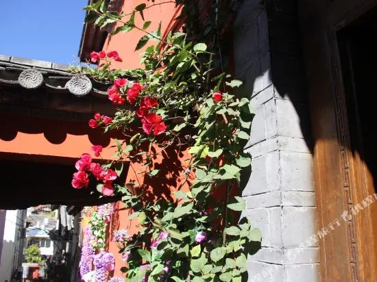 Lijiang Flower and Horse Hotel