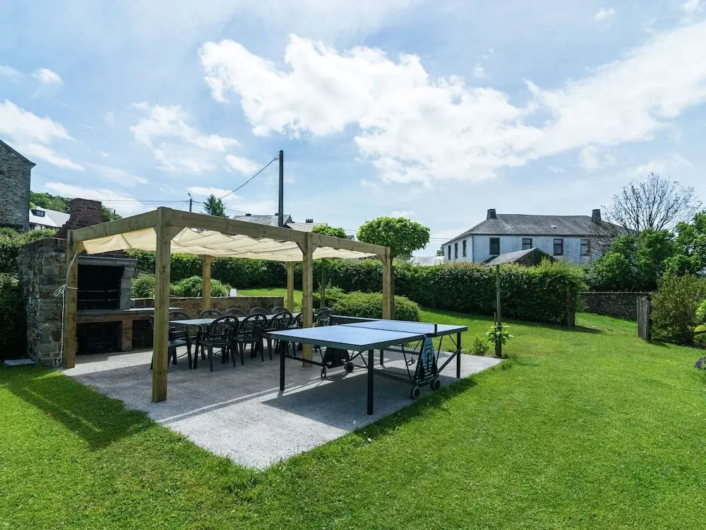 Vintage Holiday Home With Swimming Pool In Saint-Hubert