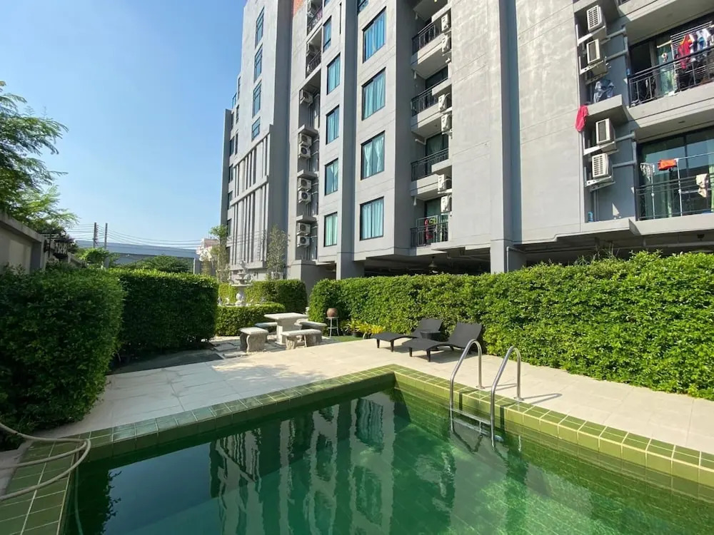 RQ Bangkok Sukhumvit 107 by Collection O