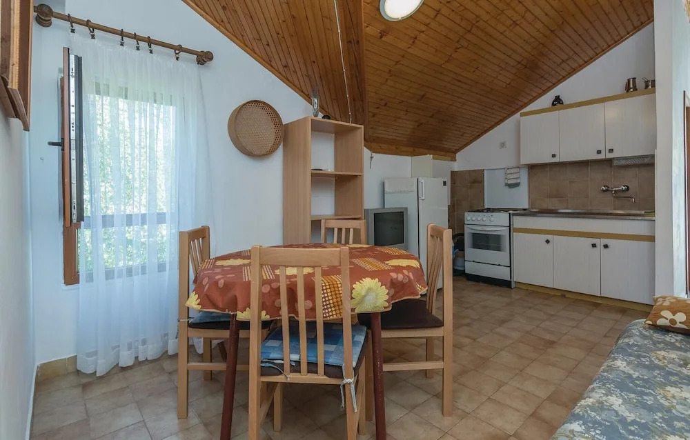 Nice Home in Privlaka With Wifi and 6 Bedrooms