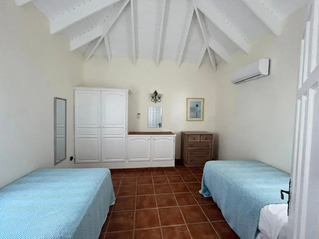 Labrolette Bay-Villa-Sleeps 8-Pool-Parking